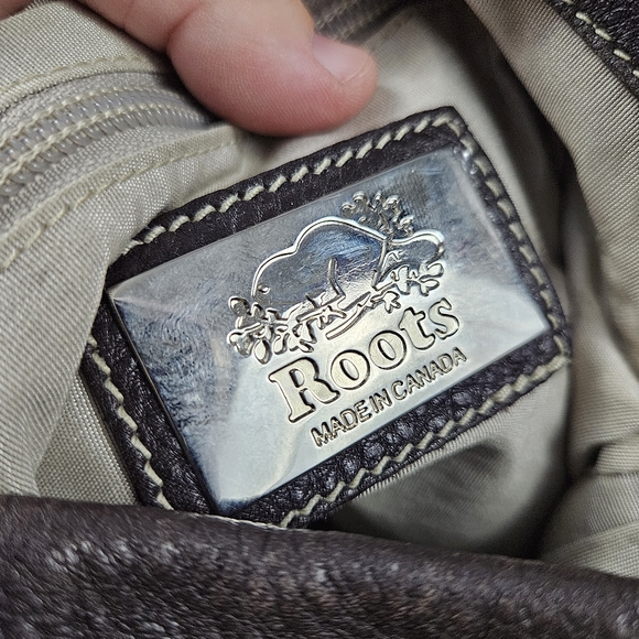 ROOTS | Olivia pleated leather hobo purse - Picture 9 of 13